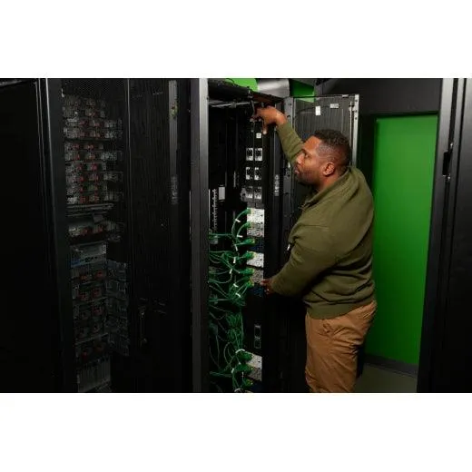 APC 50|60 Hz | 200 - 240 | 346 - 415VAC | Load Capacity 17300VA (APDU10350SW)