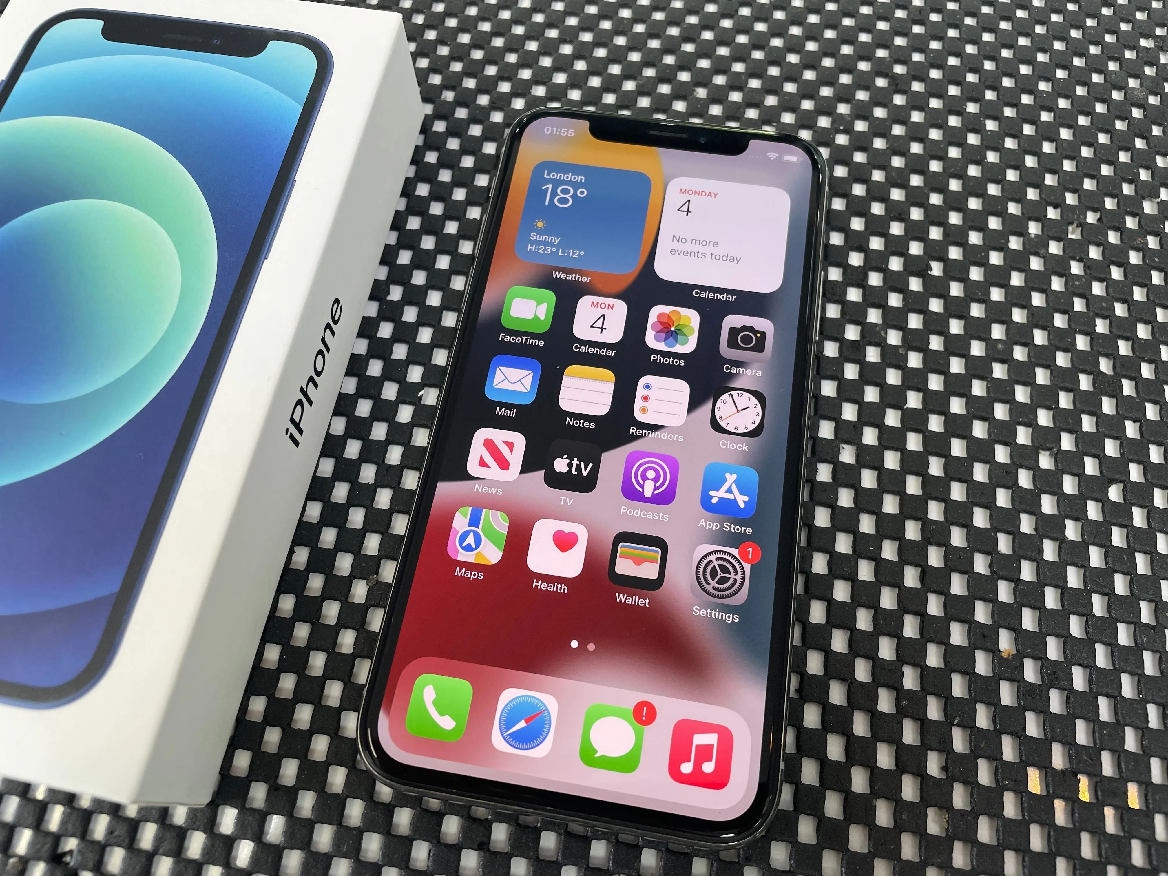 iPhone SE 2020 64GB White